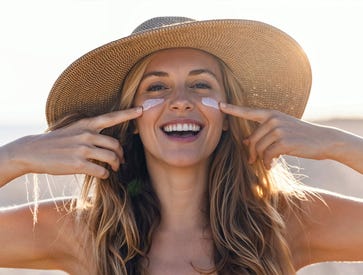 Goditi il sole e proteggi la pelle