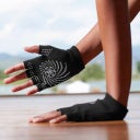 GAIAM Csúszásmentes jóga kesztyű - Fekete