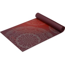 GAIAM METALLIC SUN Yogamatta Premium - Nyanser av rött med vita mandalas